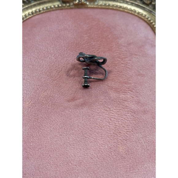 One‎ Vintage Sterling Silver Twisted
Chain Knot Screw Back Earring
Replacement - Picture 4 of 6